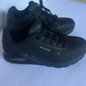 Women’s Skechers - Uno Stand on Air size 6.5